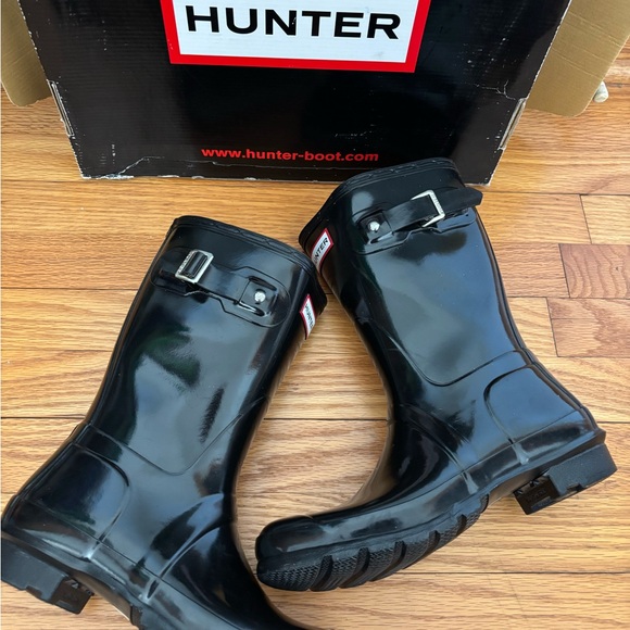 Hunter Women’s Glossy Black Short Size Boots~Size 8/F-7/M~W23700~EUC - Picture 13 of 16